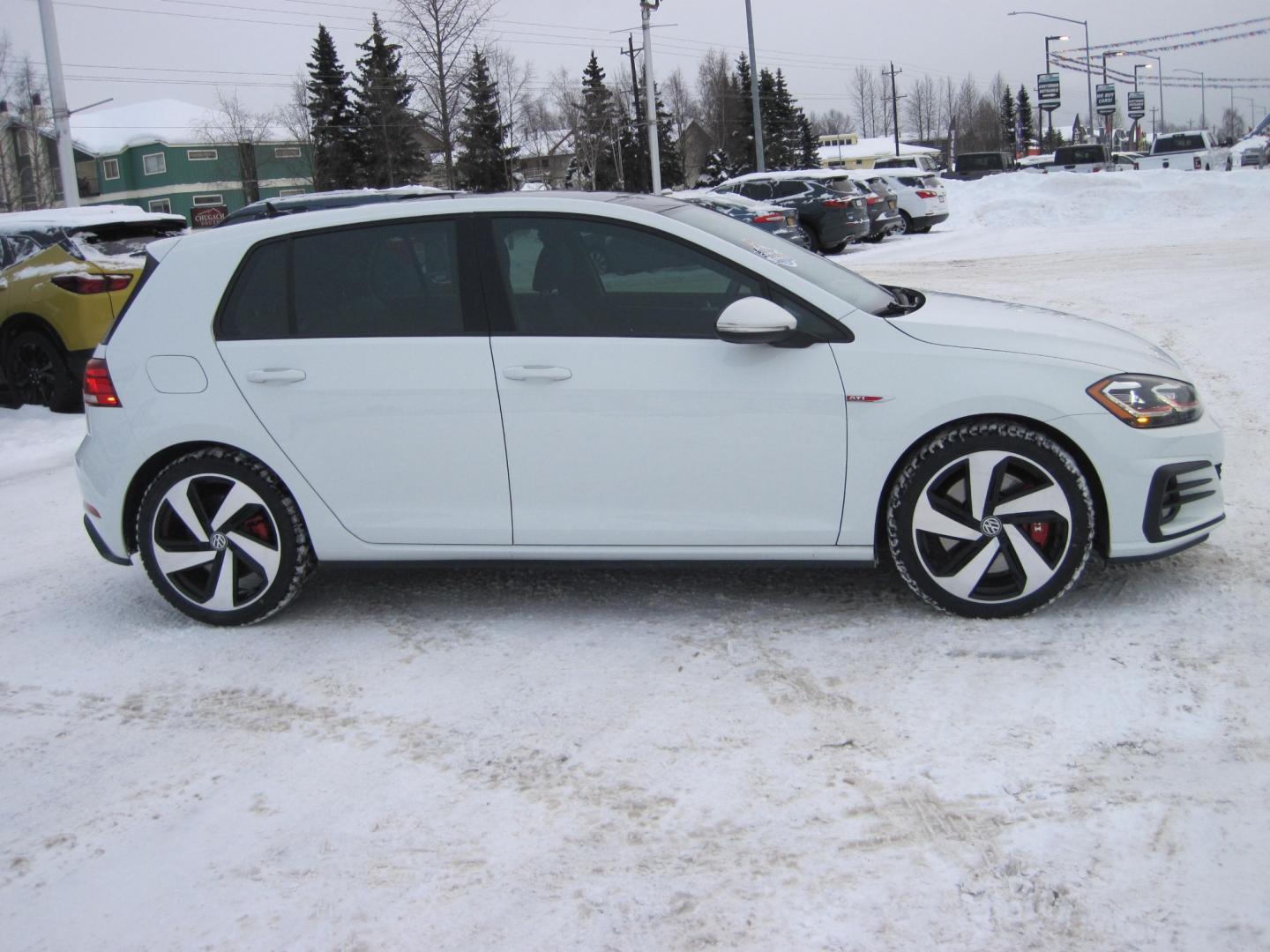 2020 white Volkswagen Golf GTI SE Hatch (3VW6T7AU2LM) with an 2.0L L4 DOHC 16V TURBO engine, 7A transmission, located at 9530 Old Seward Highway, Anchorage, AK, 99515, (907) 349-3343, 61.134140, -149.865570 - Low Miles on this Volkswagen Golf GTI SE, sunroof, Leather heated seats, come take a test drive - Photo#2